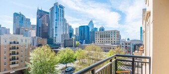 3BR Premium Downtown Apartment with Office & Gym