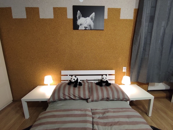 Habitación doble Deluxe | Escritorio, insonorización, wifi gratis y ropa de cama