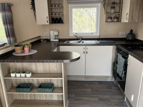 冰箱、微波炉、烤箱、炉灶