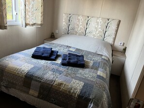 3 bedrooms, travel cot, WiFi, bed sheets