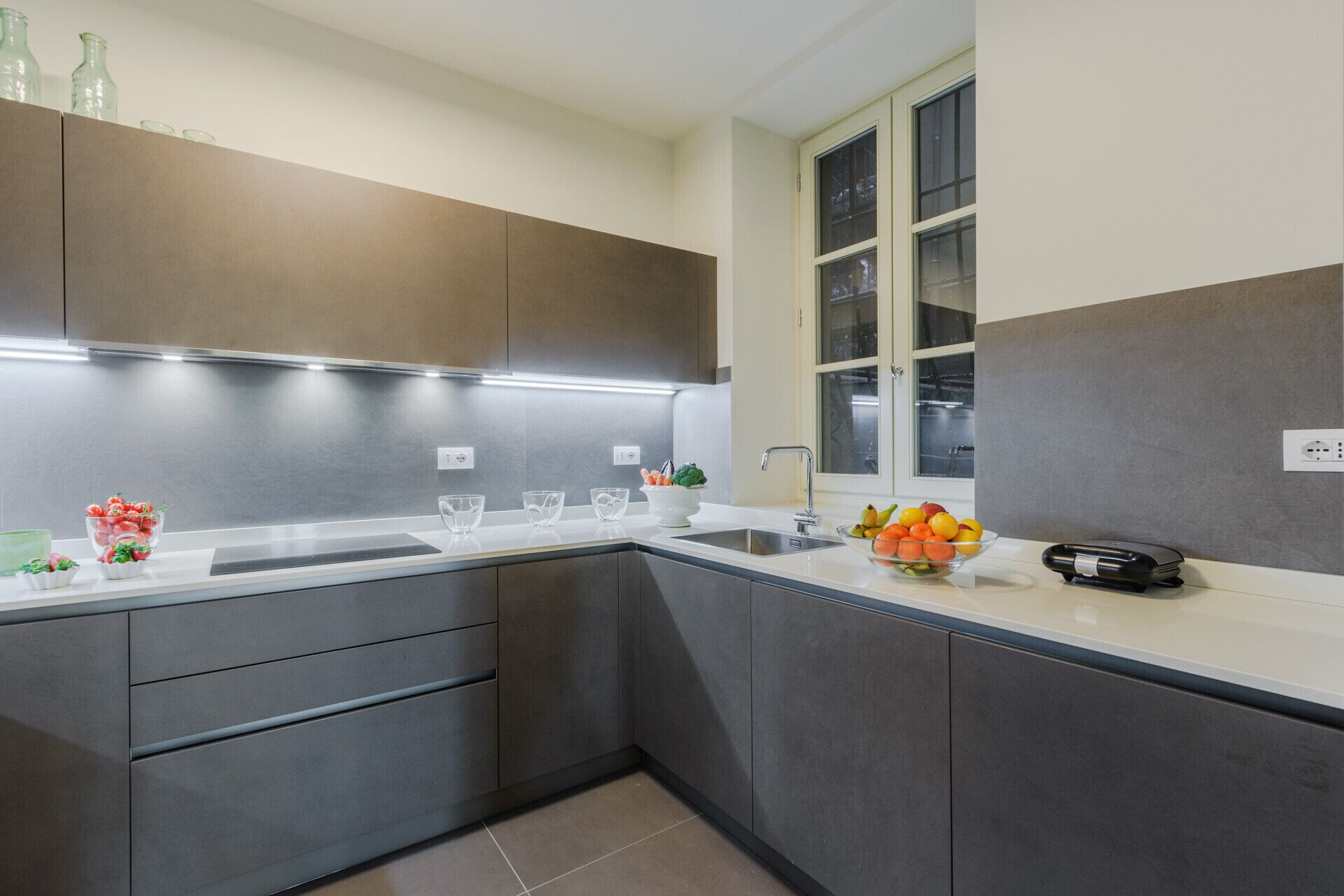 Kühlschrank, Mikrowelle, Ofen, Geschirrspüler