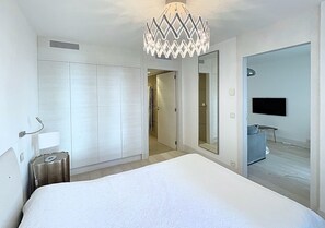 3 chambres, fer et planche à repasser, Wi-Fi, draps fournis