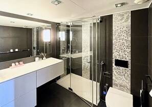 Shower, towels