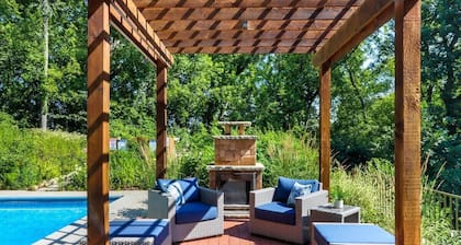 Oasis on Oak |Private In-Ground Pool |Hot Tub |Pergola Seating |1.5 Acre Home |Entertainment Room