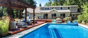 10min to Alpine Ski|Private In-Ground Pool |Hot Tub|Pergola Seating|1.5 Acre Home|Entertainment Room