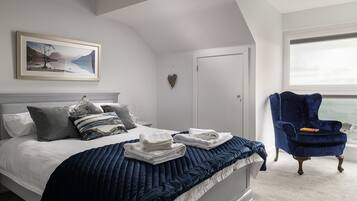3 habitaciones, tabla de planchar con plancha, wifi y ropa de cama