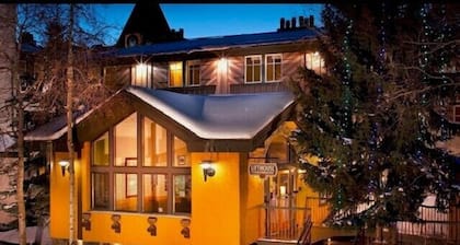 Hot Tub, Views, next to Vail Mtn | LH Studio