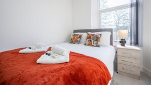 City Apartment, 1 Double Bed | 1 bedroom, iron/ironing board, WiFi (free) - Church View 4 by Tŷ SA - Free parking (Newport)
