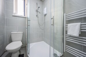City Apartment, 1 Double Bed | Bathroom | Free toiletries, hair dryer, towels - Church View 4 by Tŷ SA - Free parking (Newport)
