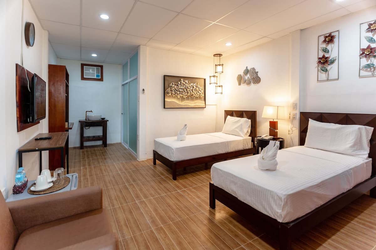 Deluxe Room, 2 Twin Beds | Soundproofing, WiFi (free)