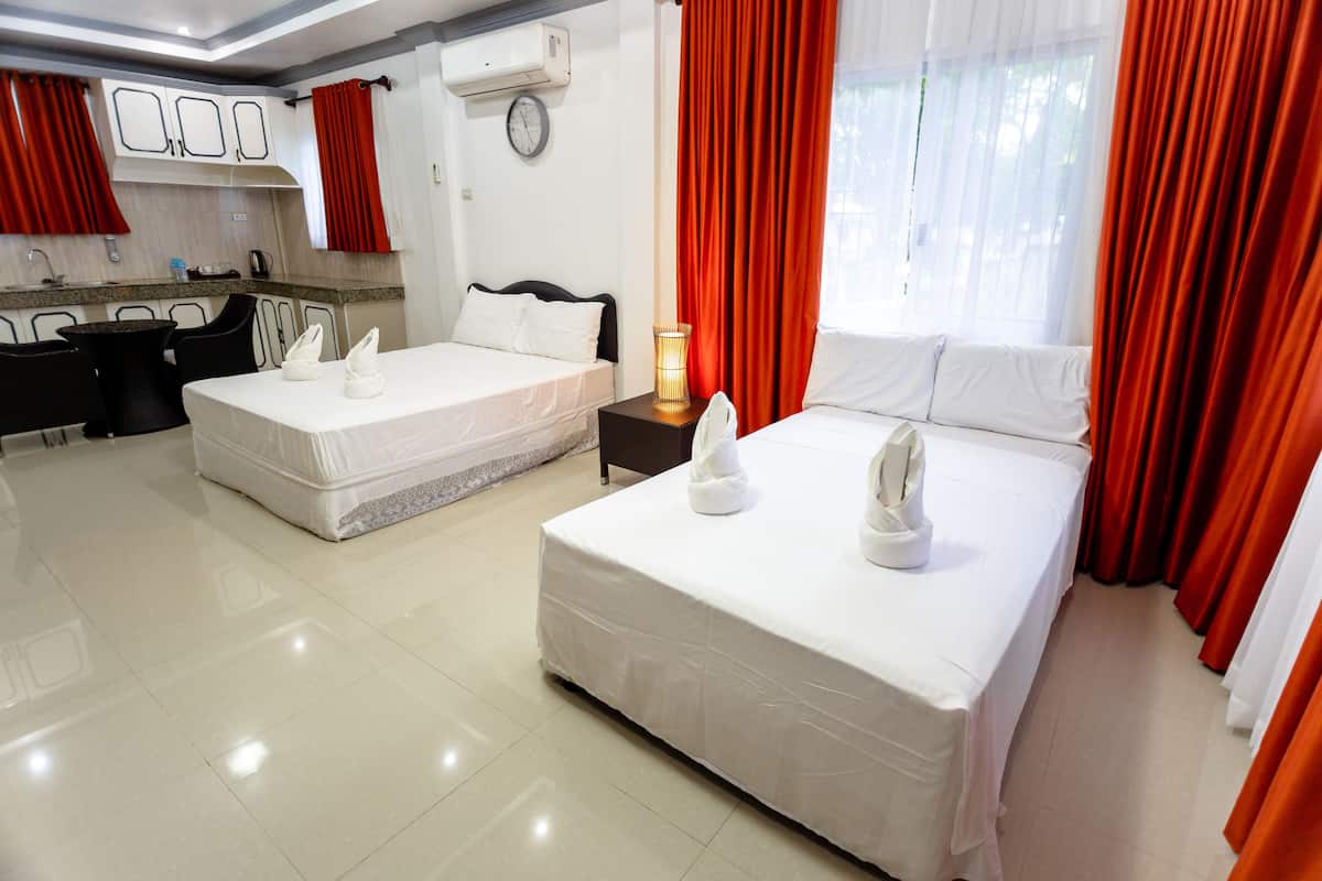 Family Room, 2 Queen Beds | Soundproofing, WiFi (free)