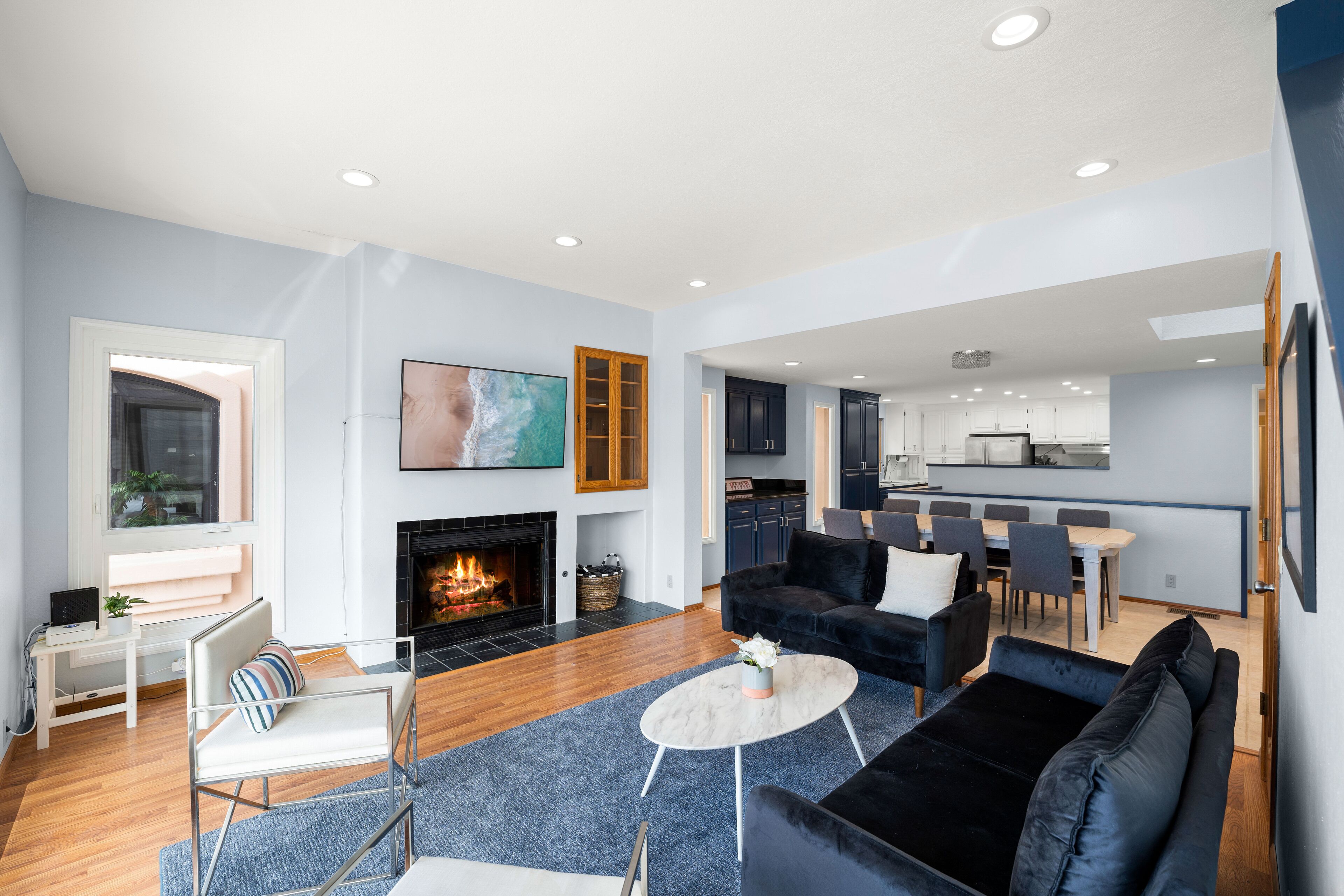 Televisión y chimenea 