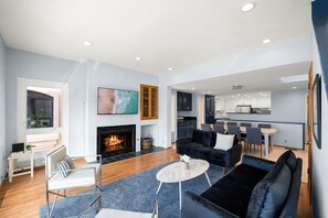 Télévision, cheminée