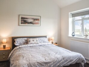 4 bedrooms, iron/ironing board, travel cot, free WiFi