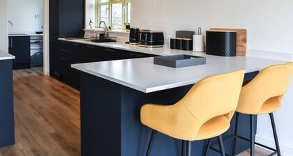 Spacious and modern 4 bedroomed detached house with panoramic views