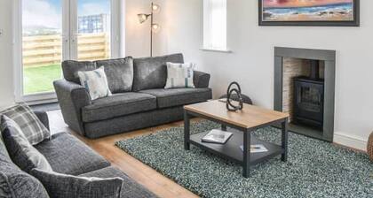 Spacious and modern 4 bedroomed detached house with panoramic views