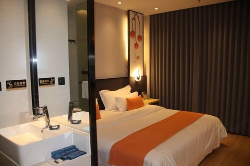 Huanyu Prestige Hotel (Lingshan People's Hospital)