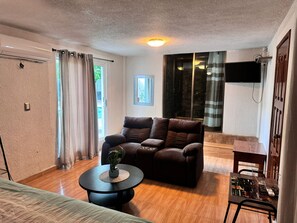 Standard Room, 1 King Bed, Non Smoking, Courtyard View | Living area | 32-inch LED TV with cable channels, Netflix, streaming services - Carambola Rooms (Campeche)