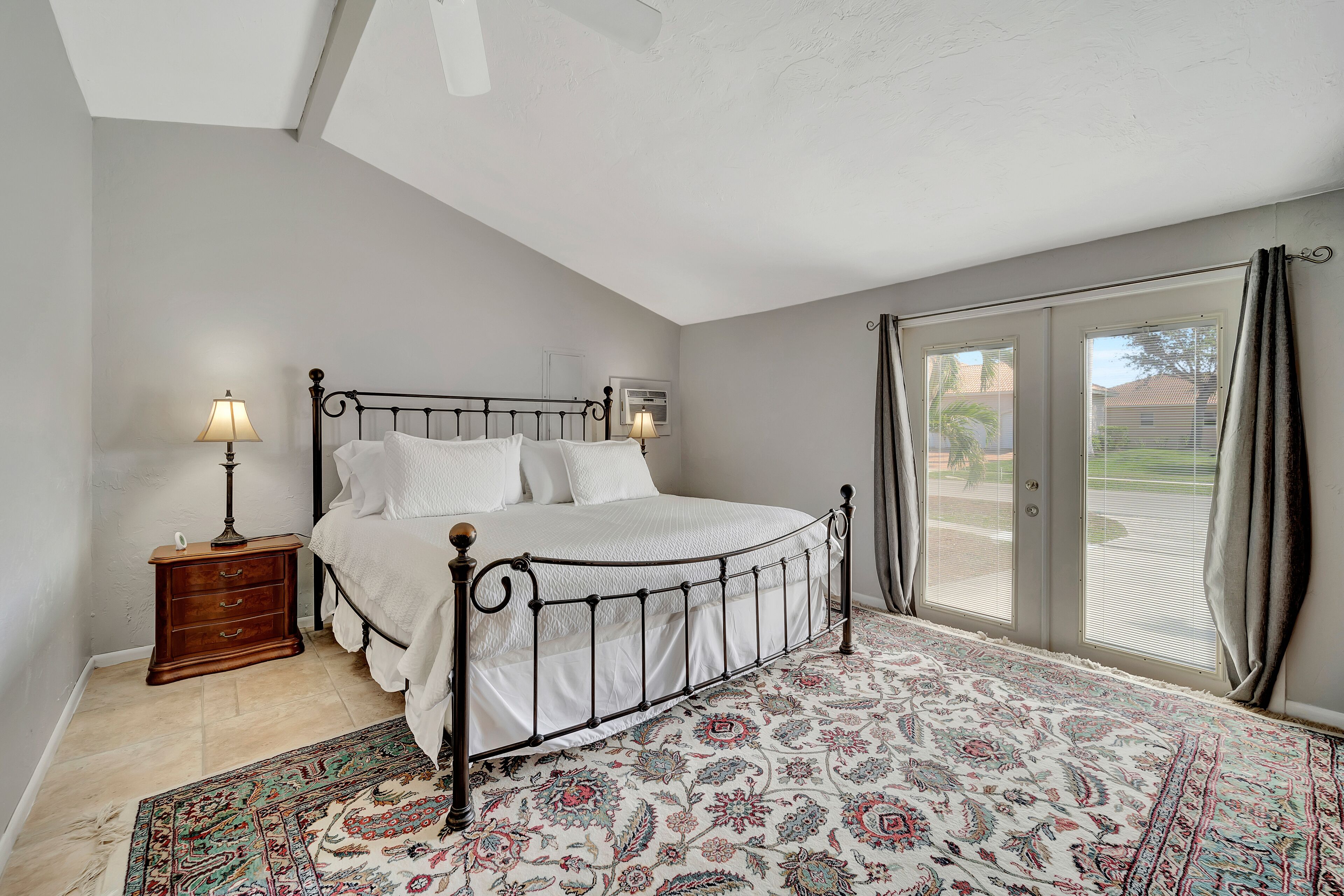 3 bedrooms, iron/ironing board, Internet, bed sheets