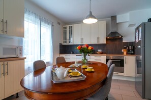 Réfrigérateur, micro-ondes, four, lave-vaisselle