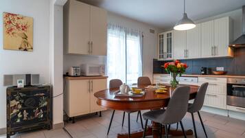 Réfrigérateur, micro-ondes, four, lave-vaisselle