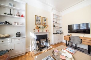 Interior - Elegant 2-bed Fulham house with private garden (London)