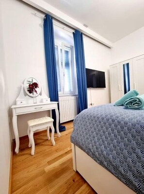 5 habitaciones, escritorio, tabla de planchar con plancha y wifi 