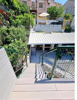 المنطقة المحيطة بالمنشأة