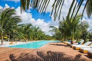Outdoor pool, open 8:00 AM to 8:00 PM, free pool cabanas, pool loungers