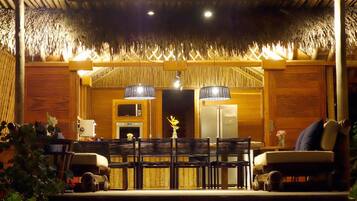 Villa Familiale, 4 chambres, vue plage | Coin séjour | Télévision, Netflix, services de streaming