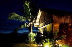 Family Villa, 4 Bedrooms, Beach View | Iron/ironing board, travel crib, free WiFi, bed sheets