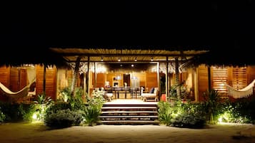 Family Villa, 4 Bedrooms, Beach View | Living area