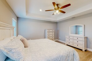 3 habitaciones, tabla de planchar con plancha, internet y ropa de cama 