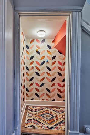 Interior - Carillon Cottage - Modern Comfort & Vintage Design (Dayton)