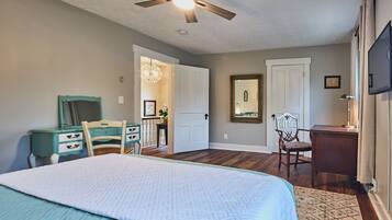 3 bedrooms, desk, travel crib, free WiFi