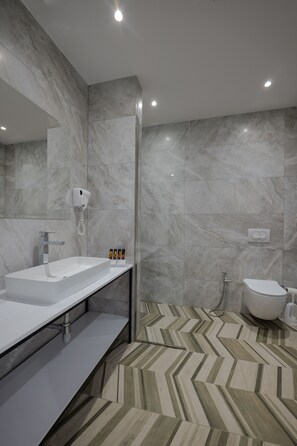 Bathroom - Sea & Sand Hotel (Qendër Vlorë)