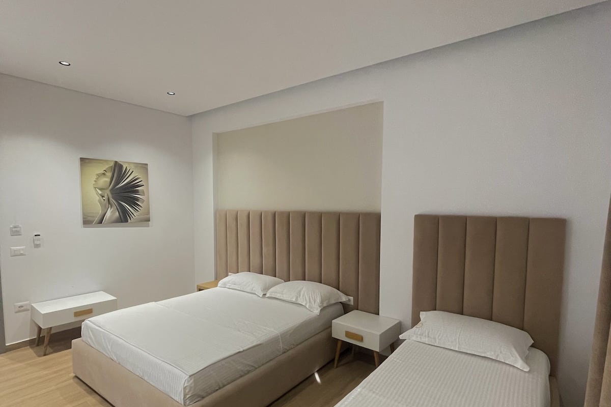 Classic Triple Room | 1 bedroom, premium bedding, minibar, desk