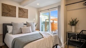 Unclassified image, 3 of 24, button - Dream 4BR HOUSE walk Beach & Bay (San Diego)