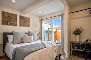 4 bedrooms, desk, iron/ironing board, travel cot - Dream 4BR HOUSE walk Beach & Bay (San Diego)