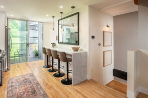 Interior - NEW Luxury 3BR HOUSE❤️of DT Walk Petco w/Garage AC (San Diego)