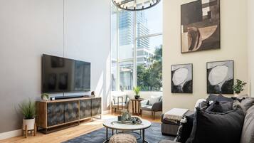 Smart TV, books, stereo
