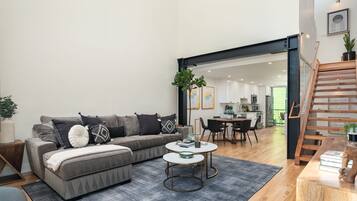 Smart TV, books, stereo