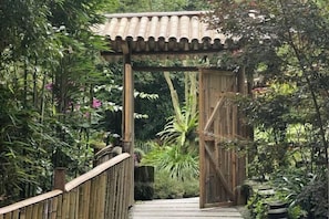 Room - Emei Bamboo Hills Private Hot Spring Hostel (Emeishan)