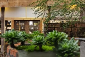 Interior - Emei Bamboo Hills Private Hot Spring Hostel (Emeishan)