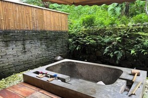 Room - Emei Bamboo Hills Private Hot Spring Hostel (Emeishan)