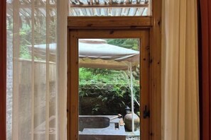 Room - Emei Bamboo Hills Private Hot Spring Hostel (Emeishan)