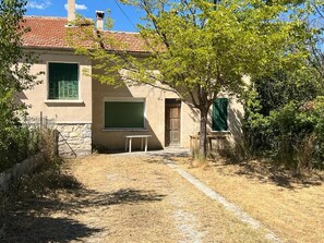 Exterior - Chez Marius (Banon)