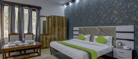 Deluxe-rum | Skrivbord och sängkläder