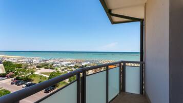 In-room safe, desk, laptop workspace, travel cot