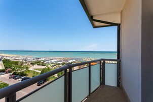 Caja de seguridad en la habitación y escritorio 